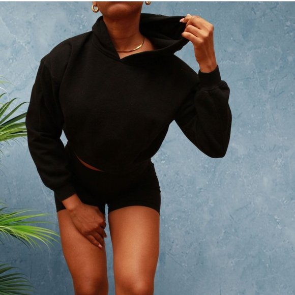 SWS/Active Women's Black Hooded Cropped Sweatshirt - SP - Picture 1 of 3